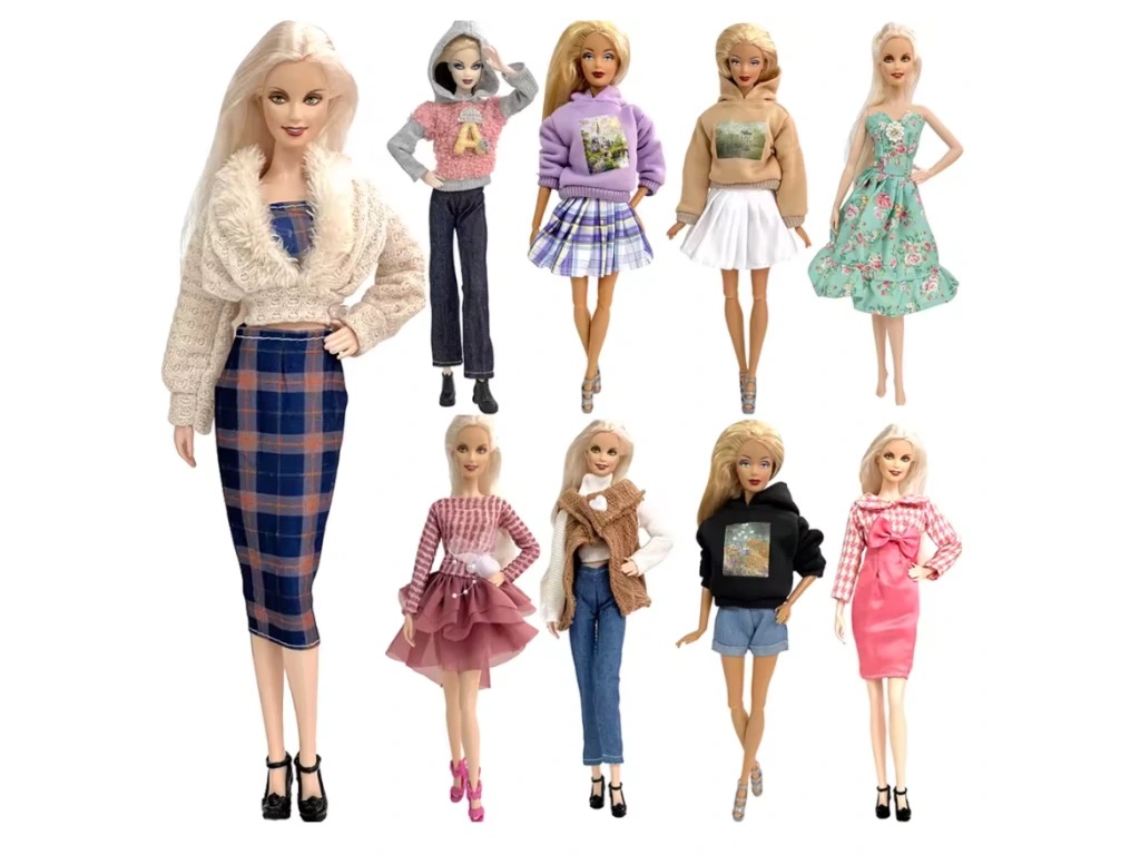 Mix outfitů a šatů na panenku Barbie